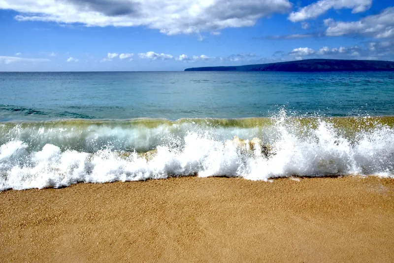 Waves breaking on a sunny Maui beach